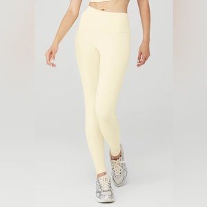 Alo Yoga High-Waist Airbrush Legging in French Vanilla